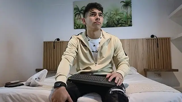 andrew rose  online show from 10-24-25, 11:23