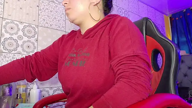 Snapshot of Lina23_ chatting on 10-15-25, 01:55 Lina23 online show from 10-15-25, 01:55