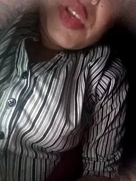 Snapshot of _sonal_sharma chatting on 12-21-25, 06:04 sonal sharma online show from 12-21-25, 06:04