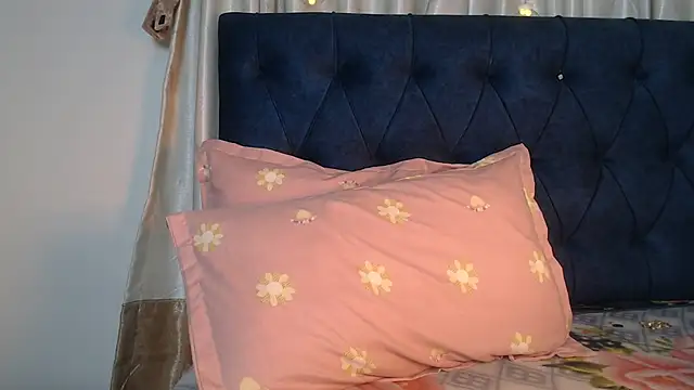 Snapshot of Jen_jennyy1 chatting on 01-22-25, 10:29 Jen jennyy1 online show from 01-22-25, 10:29