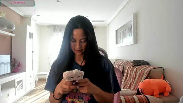 bella apont online show from 11-17-25, 11:27