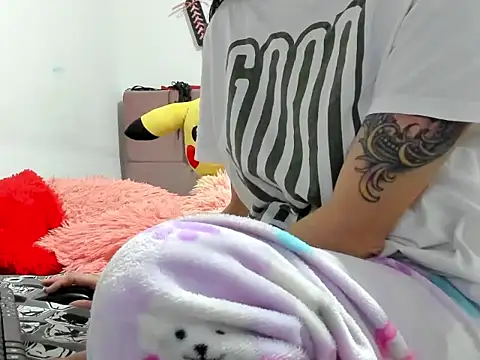 Snapshot of Sexualadiccion_ chatting on 09-15-25, 05:02 Sexualadiccion  online show from 09-15-25, 05:02