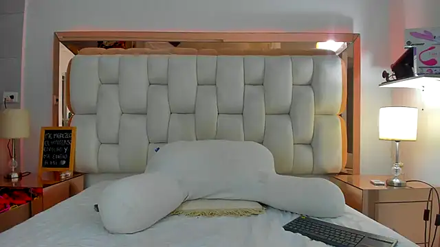 emilyparkerr01 online show from 02-04-25, 12:19