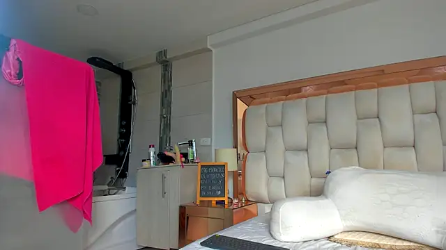 emilyparkerr01 online show from 02-18-25, 09:42