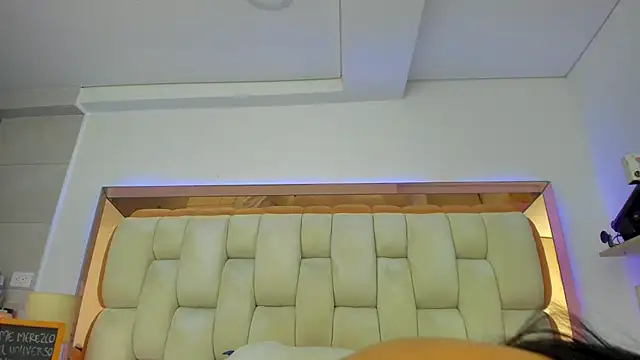 emilyparkerr01 online show from 02-21-25, 01:11