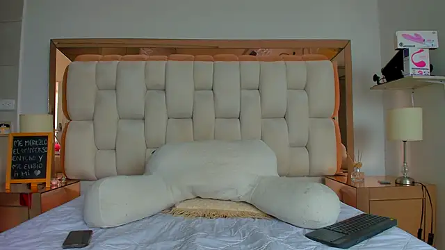 emilyparkerr01 online show from 02-22-25, 05:13