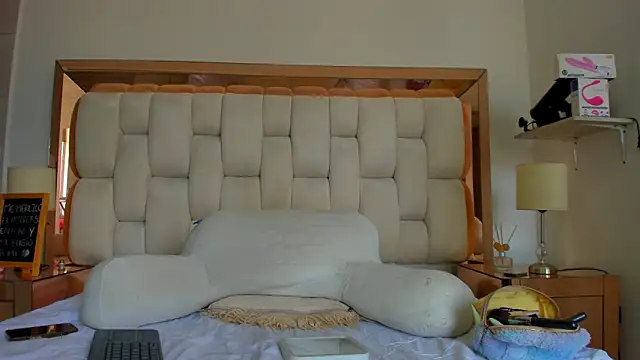 emilyparkerr01 online show from 03-11-25, 03:23