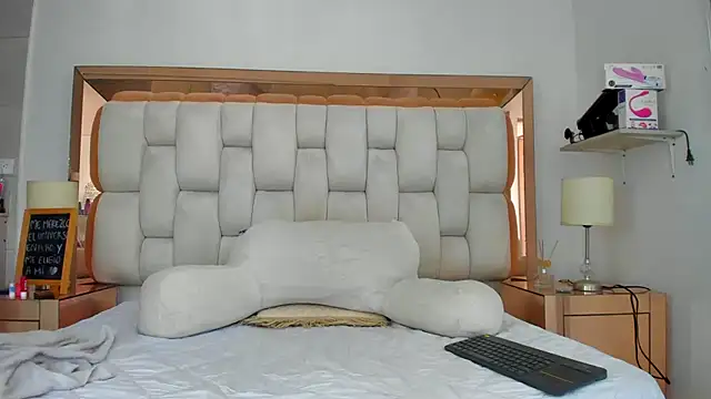 emilyparkerr01 online show from 03-13-25, 04:12