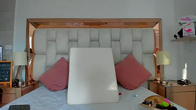 emilyparkerr01 online show from 10-27-25, 10:03