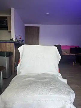 Georgiafox online show from 12-17-25, 03:40