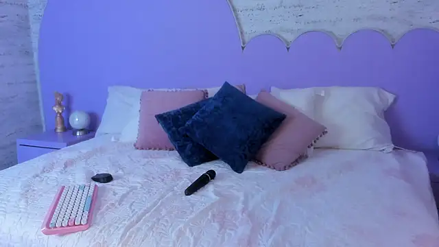 Giaa Ross online show from 11-22-25, 07:46