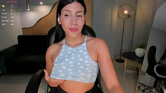 CharlotteCox  online show from 01-10-25, 11:00