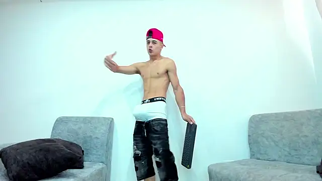 Snapshot of JuniorMorris_ chatting on 03-20-25, 09:35 JuniorMorris  online show from 03-20-25, 09:35