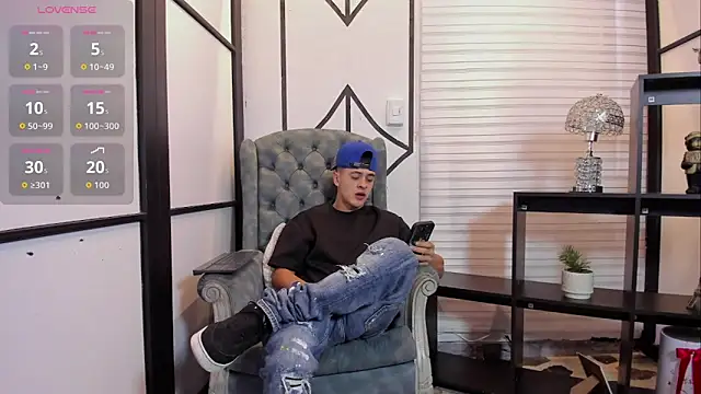 Snapshot of JuniorMorris_ chatting on 09-30-25, 09:53 JuniorMorris  online show from 09-30-25, 09:53