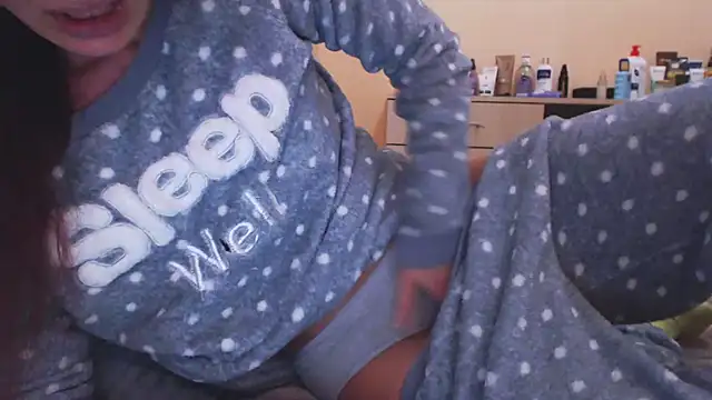 Snapshot of LovelyAndraGirl chatting on 09-18-25, 03:58 LovelyAndraGirl online show from 09-18-25, 03:58