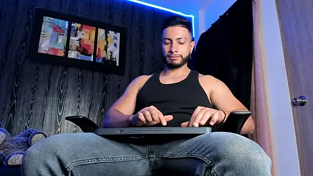 Snapshot of Mark_Buffet02 chatting on 02-03-25, 03:49 Mark Buffet02 online show from 02-03-25, 03:49