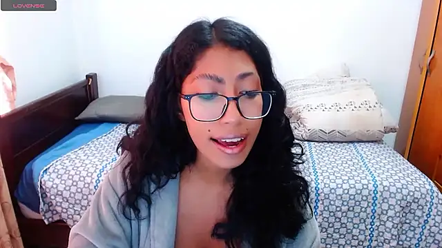 Snapshot of sofia_rosse4 chatting on 01-13-26, 12:32 sofia rosse4 online show from 01-13-26, 12:32