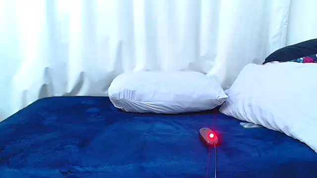 Snapshot of HotSmallTits chatting on 10-20-25, 09:37 HotSmallTits online show from 10-20-25, 09:37