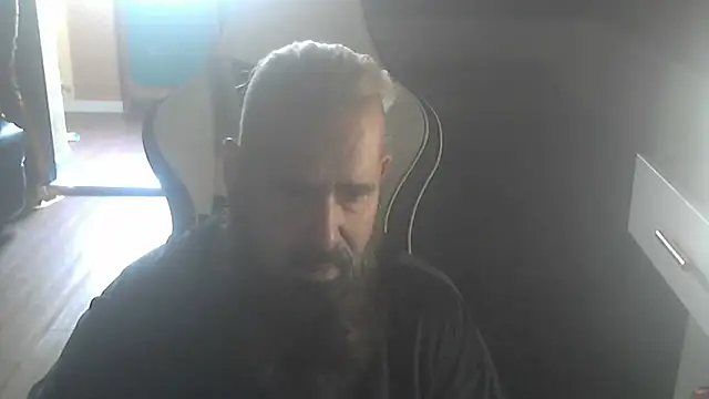 Snapshot of maseurbeardedpig chatting on 10-31-25, 10:49 maseurbeardedpig online show from 10-31-25, 10:49
