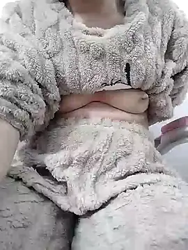 SweetGirl2k2 online show from 01-06-25, 07:42