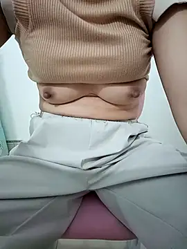 Snapshot of SweetGirl2k2 chatting on 10-29-25, 03:20 SweetGirl2k2 online show from 10-29-25, 03:20