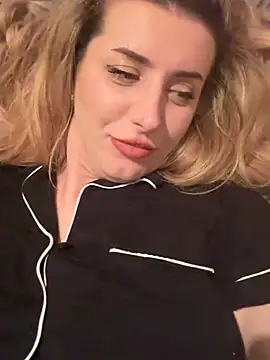 Snapshot of RoxxyDallas chatting on 03-09-25, 10:30 RoxxyDallas online show from 03-09-25, 10:30