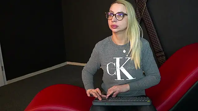 CelineConner online show from 02-11-25, 05:16