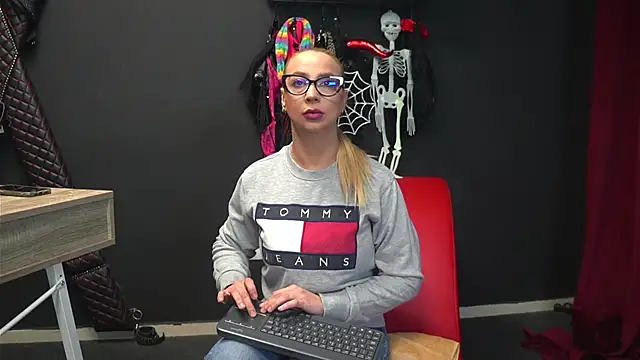 CelineConner online show from 10-27-25, 05:11