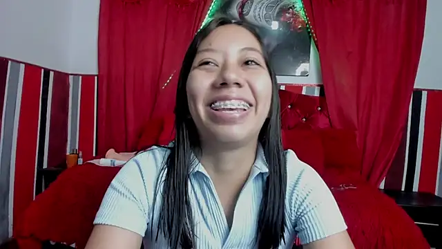 Snapshot of sexylaurita chatting on 02-28-25, 11:25 sexylaurita online show from 02-28-25, 11:25