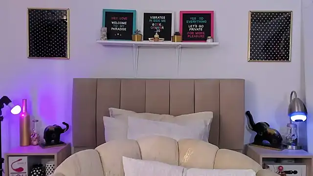 Zoe Gruber online show from 09-23-25, 03:26