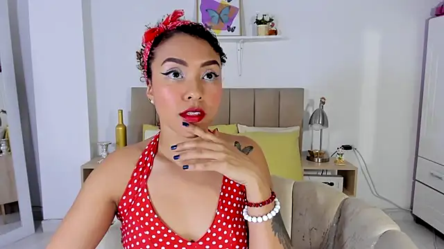Snapshot of Zoe_Gruber chatting on 05-05-26, 11:13 Zoe Gruber online show from 05-05-26, 11:13