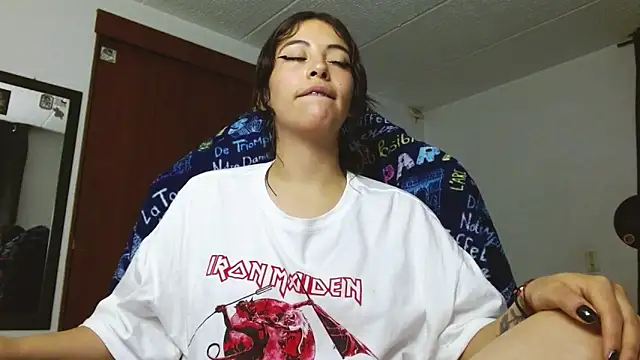 Snapshot of liisaxxx chatting on 02-08-26, 04:49 liisaxxx online show from 02-08-26, 04:49