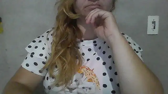 Snapshot of laiscibelle chatting on 10-25-25, 10:26 laiscibelle online show from 10-25-25, 10:26