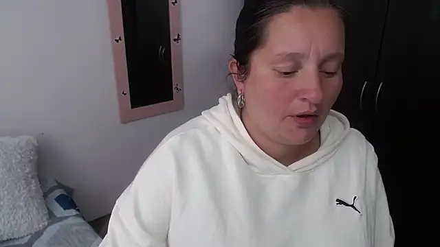 CristialJones  online show from 12-05-25, 02:25