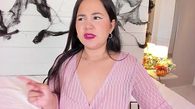 Lilly 2809  online show from 10-24-25, 04:20