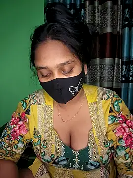 Snapshot of Kotha_-Moni chatting on 12-15-25, 01:37 Kotha -Moni online show from 12-15-25, 01:37