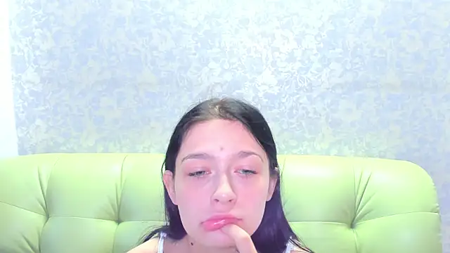 Snapshot of Vanessa_Florence chatting on 06-18-26, 01:06 Vanessa Florence online show from 06-18-26, 01:06