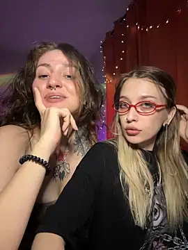 Snapshot of Dooubletroublee chatting on 12-13-24, 01:37 Dooubletroublee online show from 12-13-24, 01:37