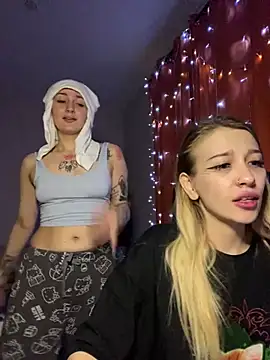 Snapshot of Dooubletroublee chatting on 02-02-25, 10:28 Dooubletroublee online show from 02-02-25, 10:28