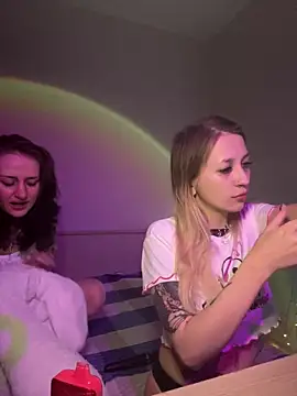 Snapshot of Dooubletroublee chatting on 02-21-25, 03:01 Dooubletroublee online show from 02-21-25, 03:01