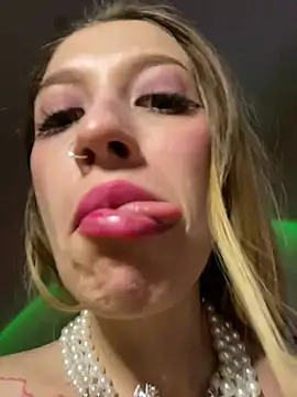 Snapshot of Dooubletroublee chatting on 03-21-25, 11:56 Dooubletroublee online show from 03-21-25, 11:56