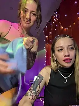 Snapshot of Dooubletroublee chatting on 03-22-25, 02:59 Dooubletroublee online show from 03-22-25, 02:59