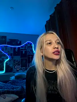 Snapshot of Dooubletroublee chatting on 09-17-25, 10:44 Dooubletroublee online show from 09-17-25, 10:44