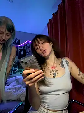 Snapshot of Dooubletroublee chatting on 10-25-25, 11:21 Dooubletroublee online show from 10-25-25, 11:21