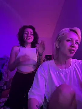 Dooubletroublee online show from 06-18-26, 11:20