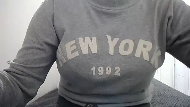 Luna girlhot  online show from 04-18-26, 05:39