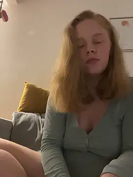 Snapshot of daddyscumprincess chatting on 10-31-25, 01:28 daddyscumprincess online show from 10-31-25, 01:28