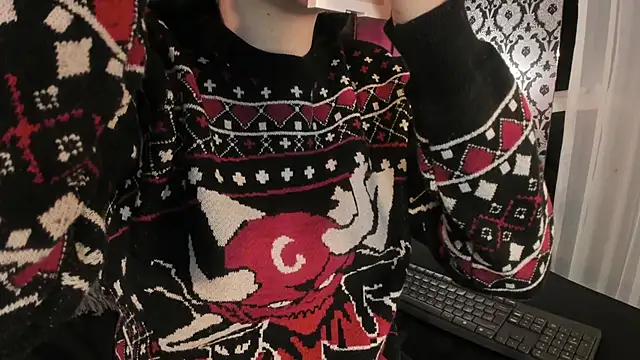 Snapshot of Adeelinee chatting on 12-18-25, 08:04 Adeelinee online show from 12-18-25, 08:04