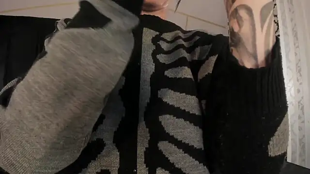 Snapshot of Adeelinee chatting on 12-20-25, 08:05 Adeelinee online show from 12-20-25, 08:05