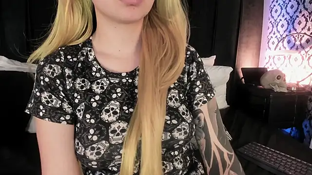 Snapshot of Adeelinee chatting on 01-17-26, 07:50 Adeelinee online show from 01-17-26, 07:50